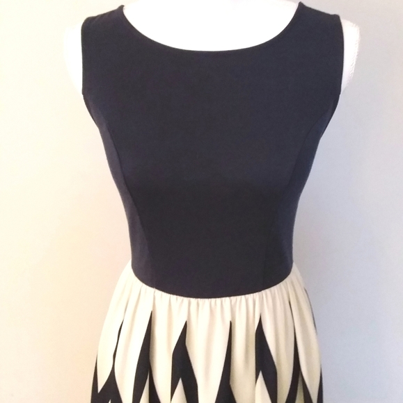 Xhilaration Black and White Chevron Shape Dress - Picture 2 of 9